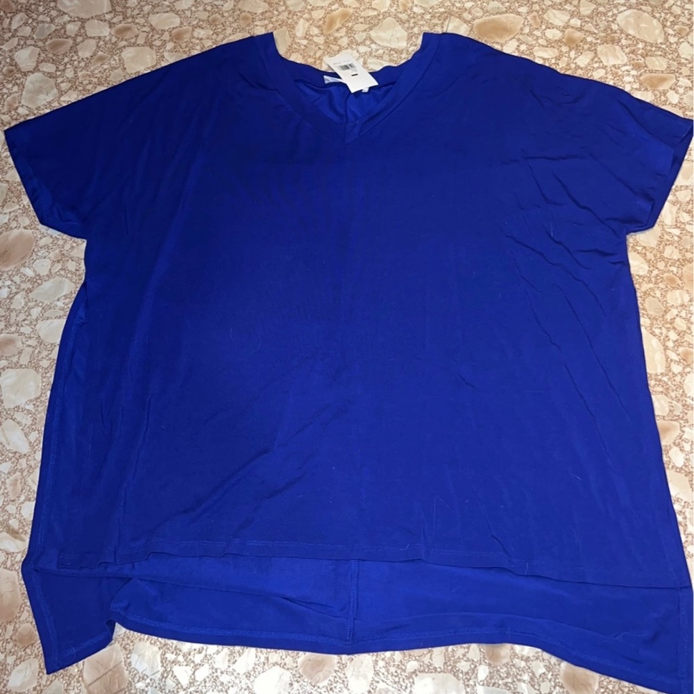 Boutique Zenena Shirt Size small with slits on the side